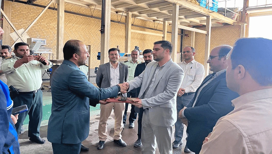 تقدیر از شرکت آبریزان به عنوان صنعتگر برتر استان فارس افتخارآفرینی شرکت آبریزان