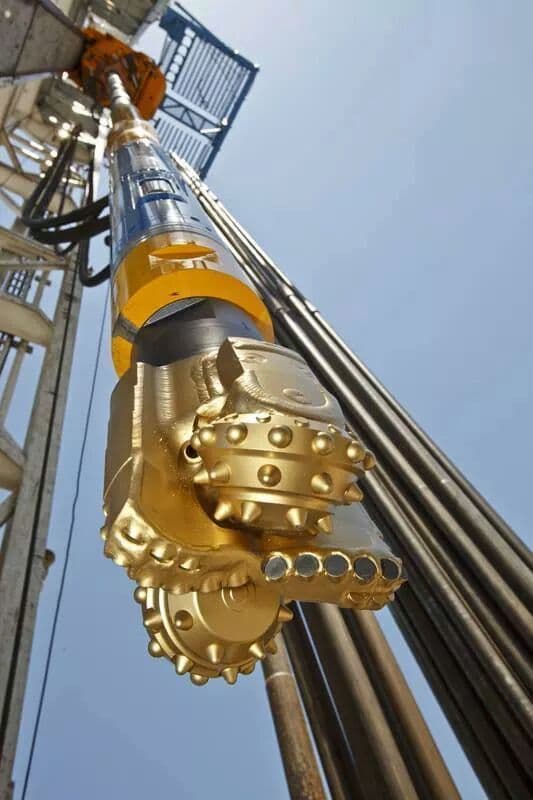 Reducing wear between machine components