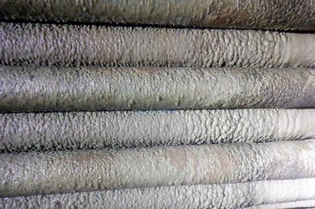 رسوبات تشکیل شده روی لوله های آب شیرین کن