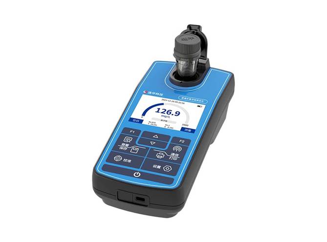 اندازه گیری کدورت آب با دستگاه توربیدیمتر برای کنترل کیفیت