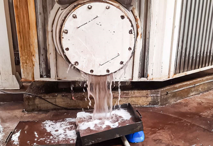 تخلیه آب بویلر قبل از شستشوی شیمیایی و سیرکوله کردن تخلیه آب بویلر قبل از شستشوی شیمیایی و سیرکوله کردن